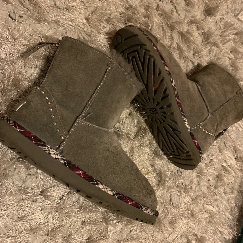 Ugg’s size 8